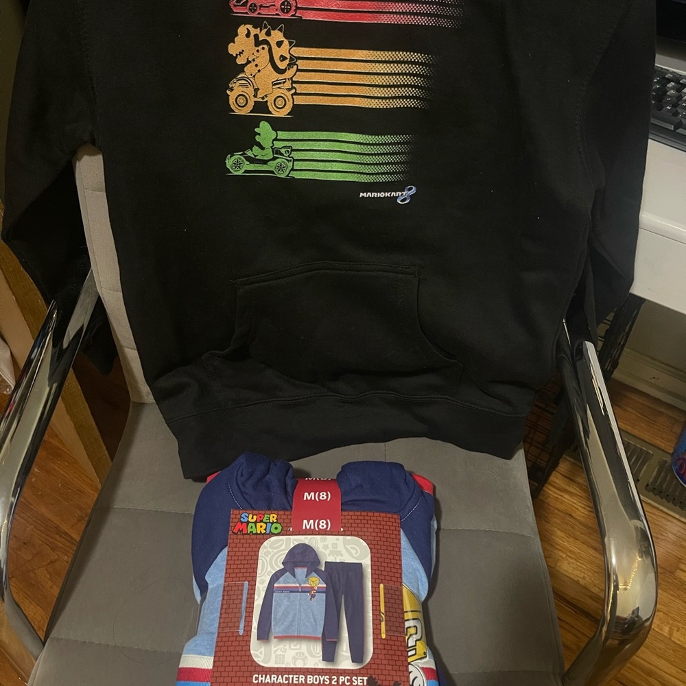 Brand new with tags Mario bundle size 8med